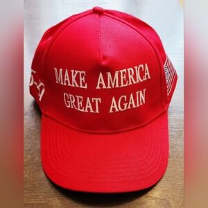 100 Make America Great Again Caps. Embroidered Lettering. Brand NEW. Set of 100.